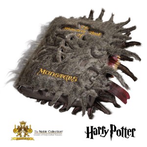 NN7972 Harry Potter Plush large - Monster Book of Monsters